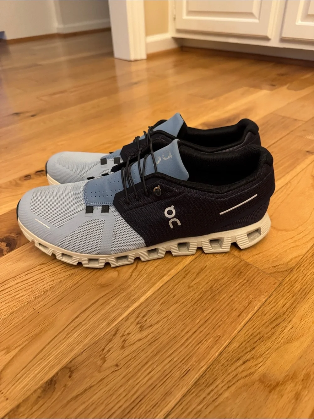 On Running Men’s Athletic Shoes in Light Blue and navy - Picture 3 of 7